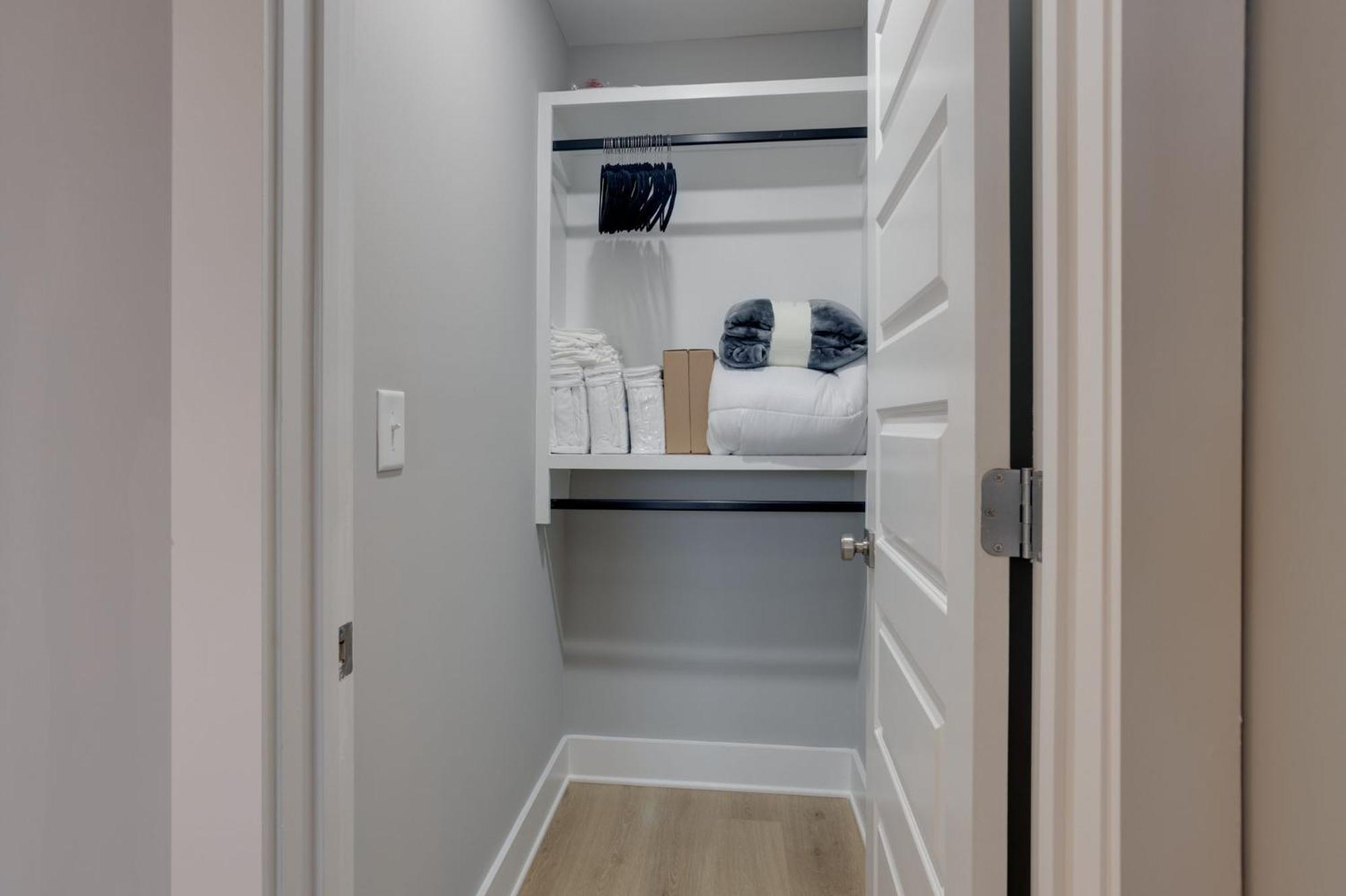 Modern Townhome, 10Min To Downtown! 8Min To Grand Ole Opry! Sleeps 8! NashvilleNashville  Kültér fotó