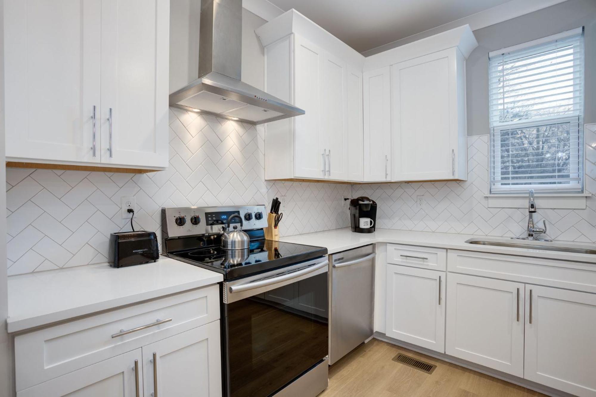 Modern Townhome, 10Min To Downtown! 8Min To Grand Ole Opry! Sleeps 8! NashvilleNashville  Kültér fotó