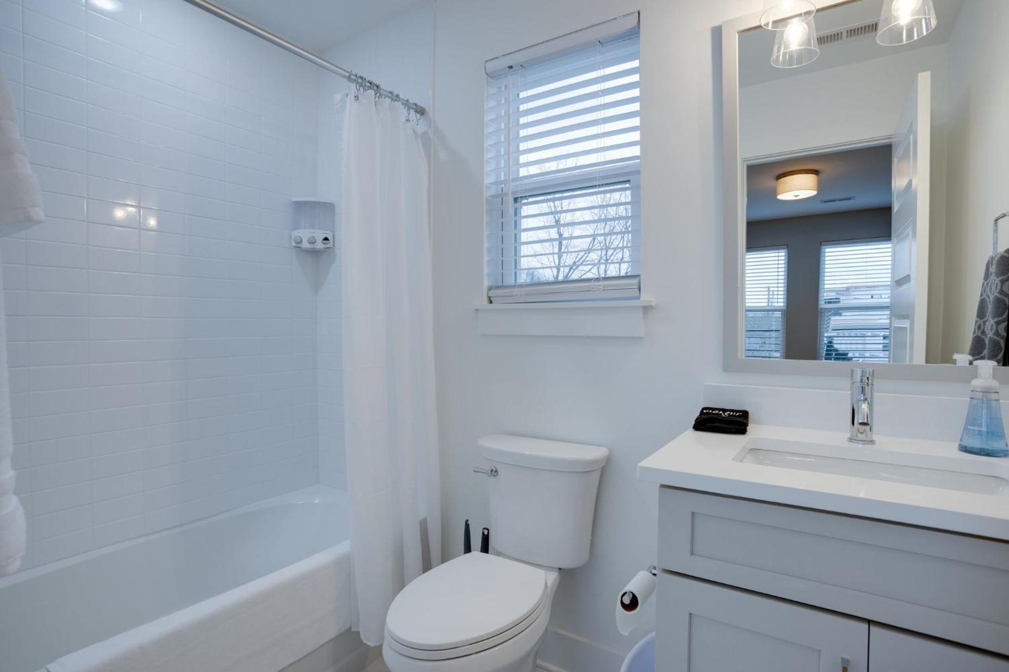 Modern Townhome, 10Min To Downtown! 8Min To Grand Ole Opry! Sleeps 8! NashvilleNashville  Kültér fotó